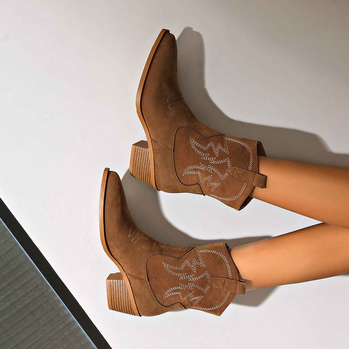 POINTED WESTERN ANKLE BOOT